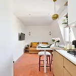 Montparnasse Stylish Studio Apartment Netflix