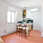 Montparnasse Stylish Studio Apartment Netflix