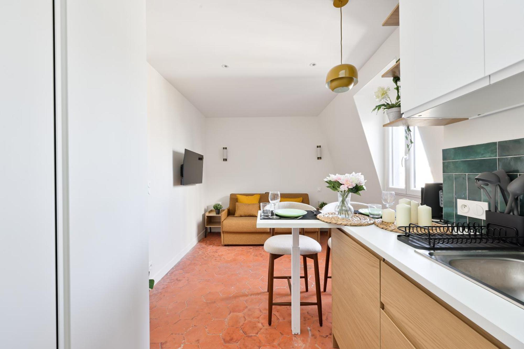 Montparnasse Stylish Netflix *