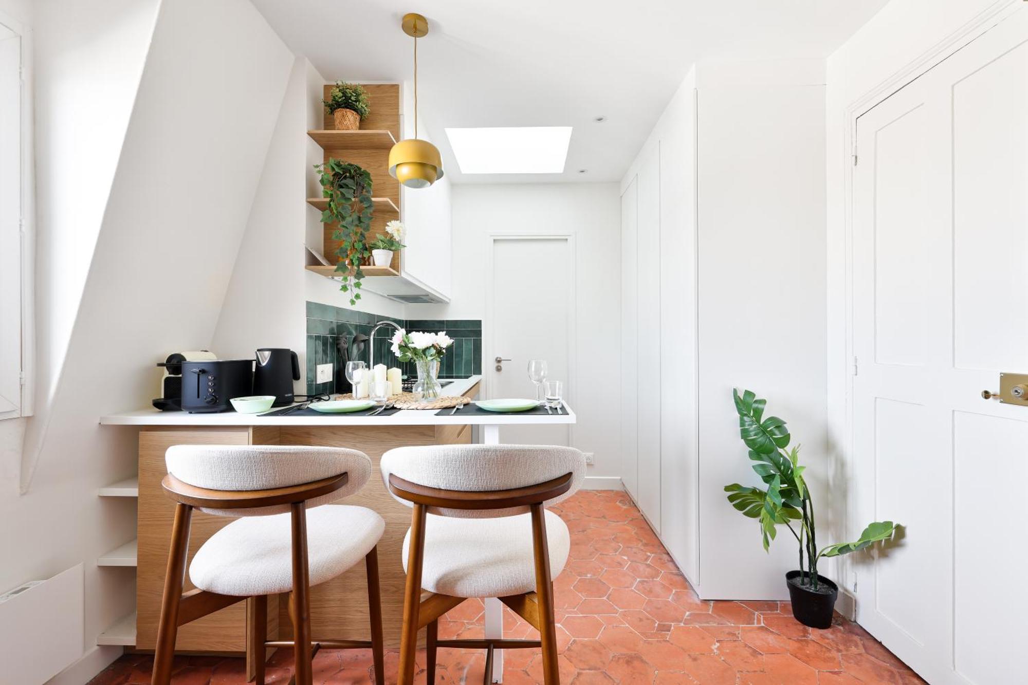 Montparnasse Stylish Netflix Paris